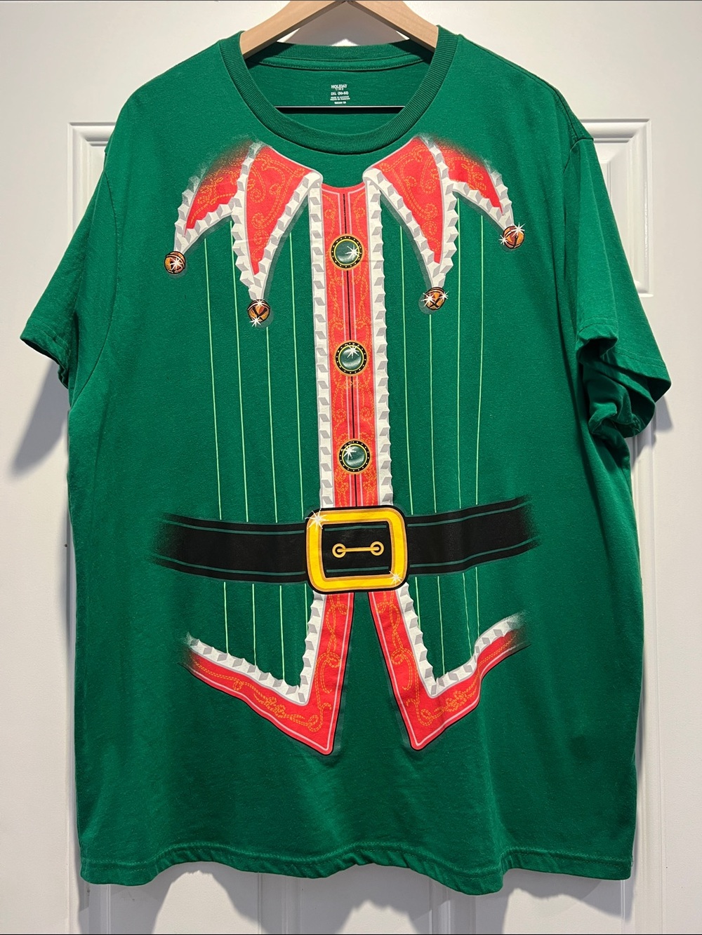 Holyday Time Men’s Christmas Elf Suit Graphic Tee Size: 2XXL